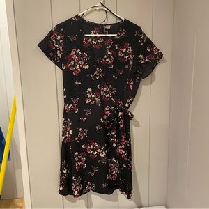 BUNDLE FOR DISCOUNT! ✨ Floral Wrap Dress ✨ Women’s 12